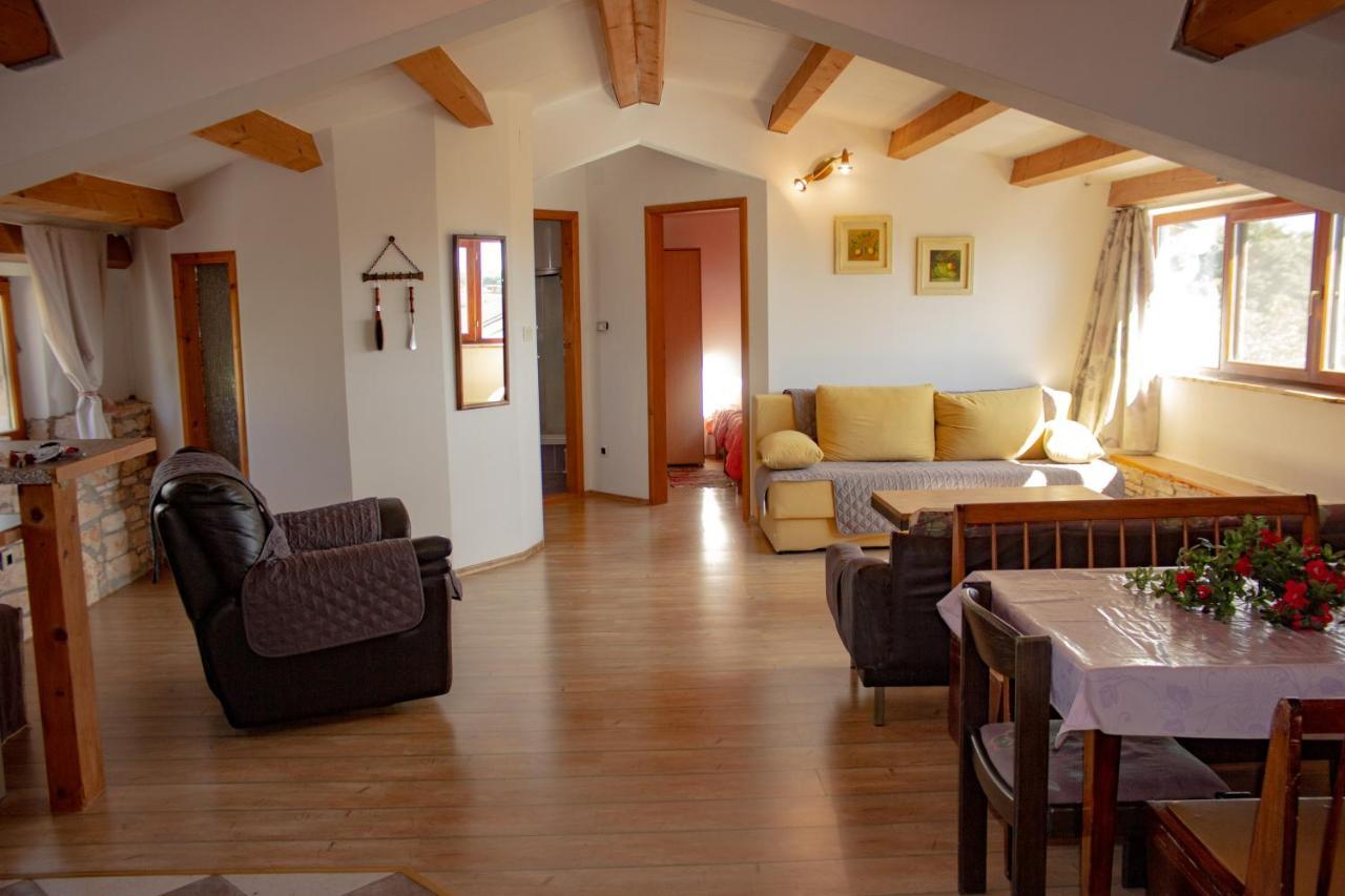 Eti And Mia Holiday Apartments Muntic Екстер'єр фото
