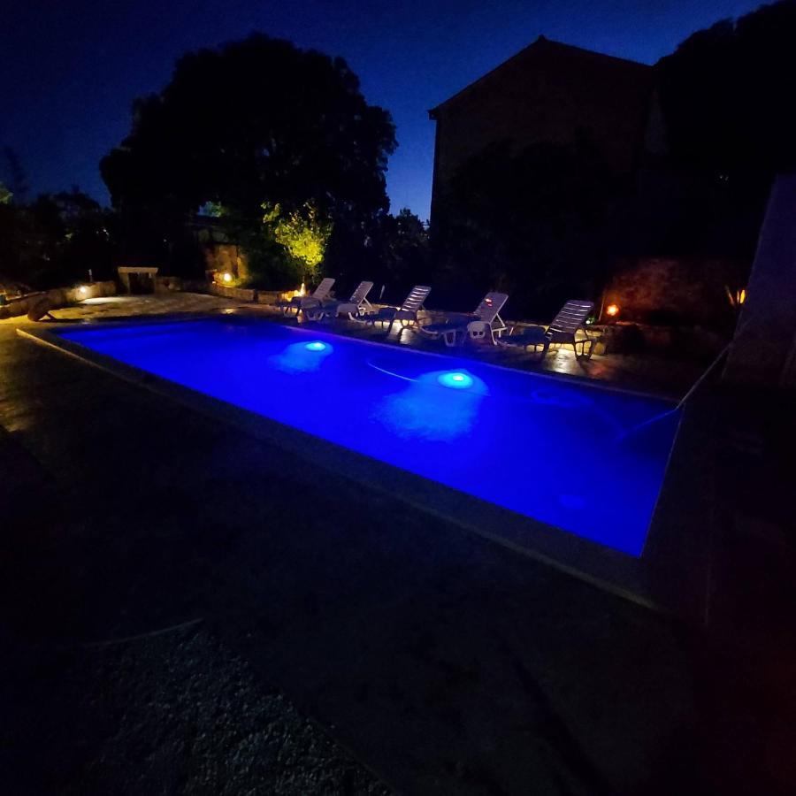 Eti And Mia Holiday Apartments Muntic Екстер'єр фото