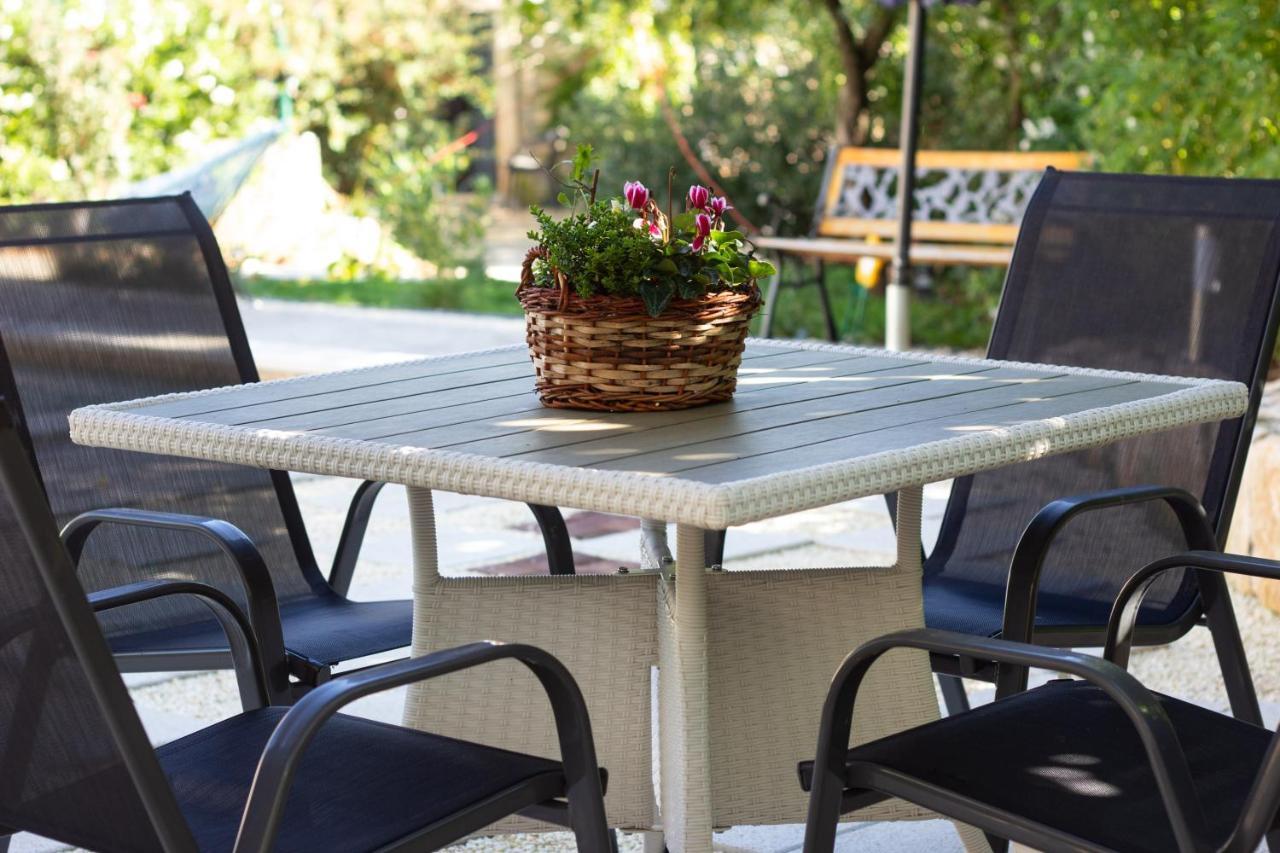Eti And Mia Holiday Apartments Muntic Екстер'єр фото