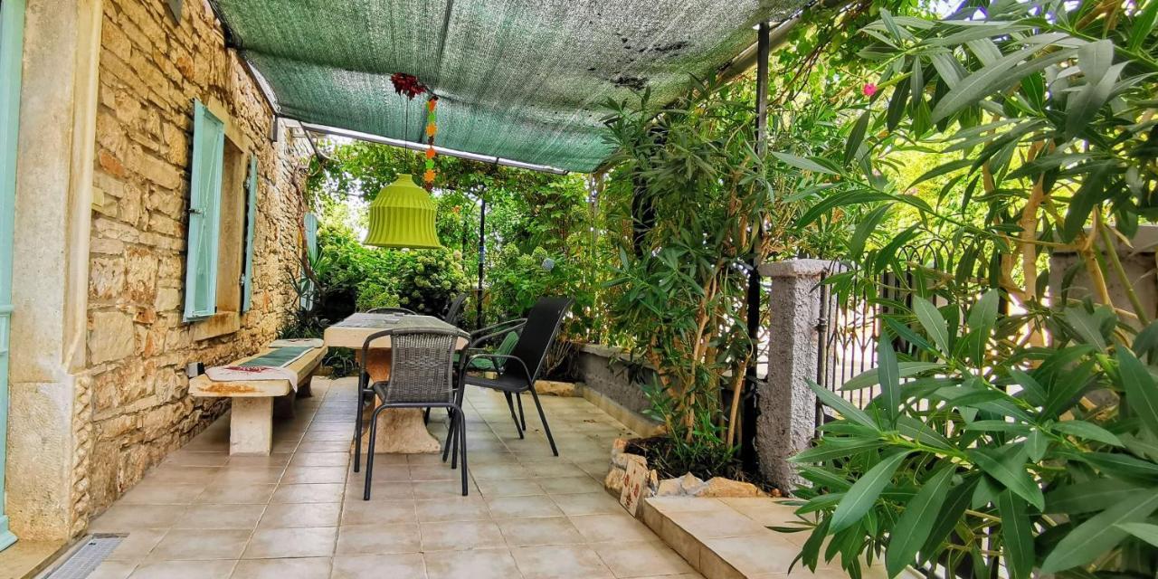 Eti And Mia Holiday Apartments Muntic Екстер'єр фото