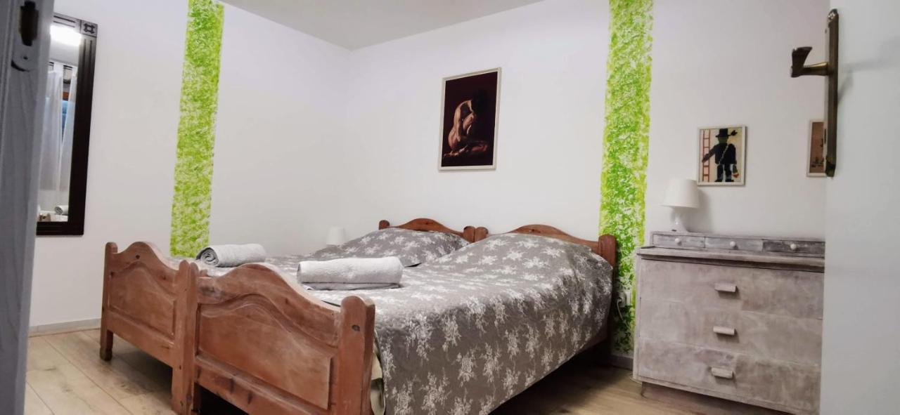 Eti And Mia Holiday Apartments Muntic Екстер'єр фото